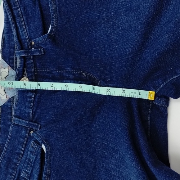 Women's Levi's Size 8 denim cropped jeans medium wash stretch - Picture 9 of 11